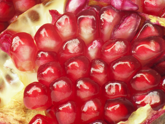 How eat pomegranate