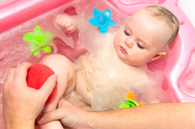 How to wash newborns