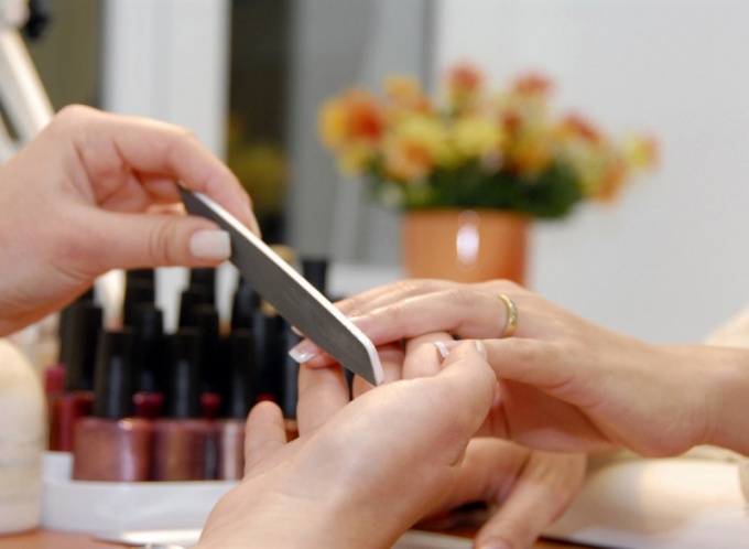 How to call the nail Studio