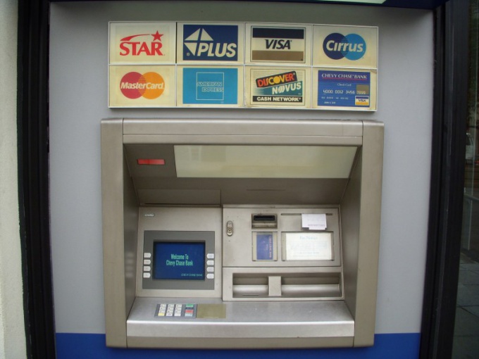 Как оплатить телефон через банкомат