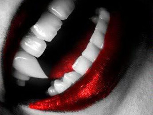 Как сделать вампирские зубы