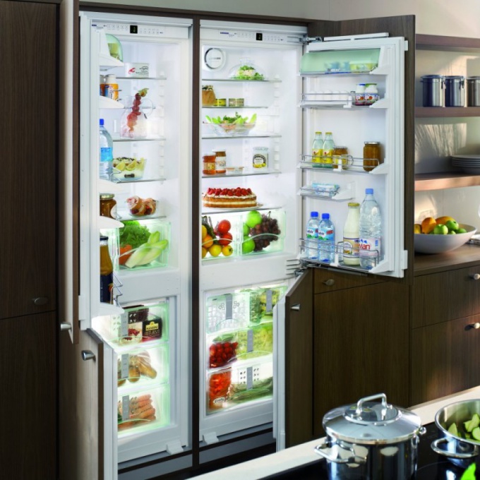 Как встраивать холодильник в кухню