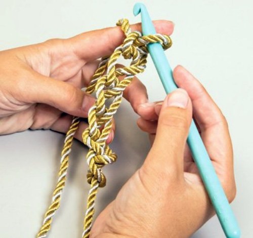 Как связать шнур крючком
