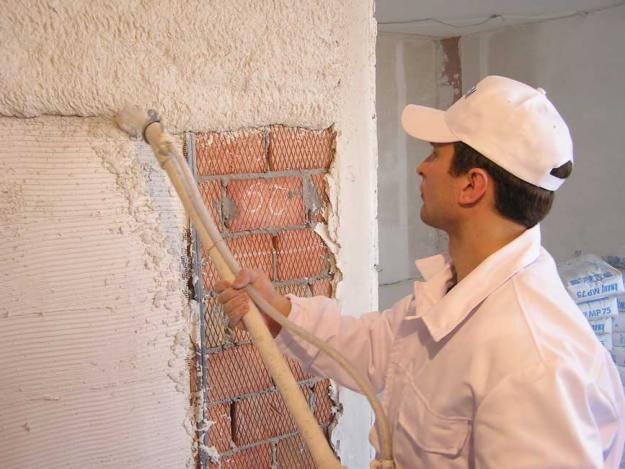 Как штукатурить деревянные стены
