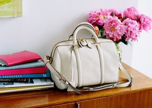 How to clean leather white bag