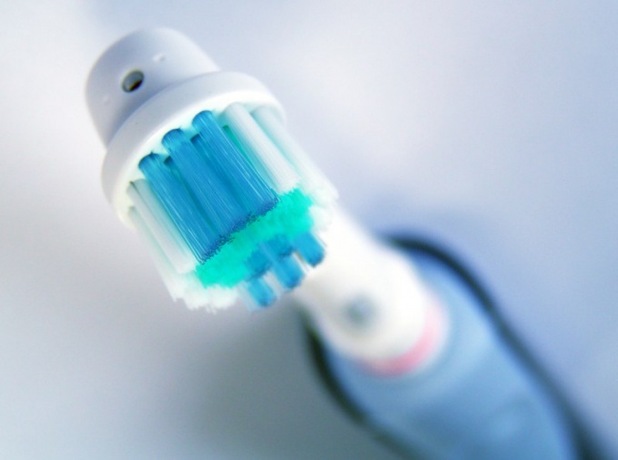 How to disassemble a toothbrush