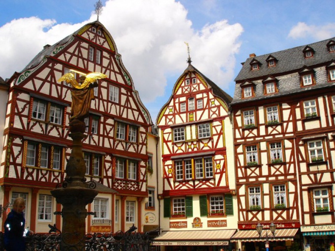 Как оформлять документы для поездки в Германию