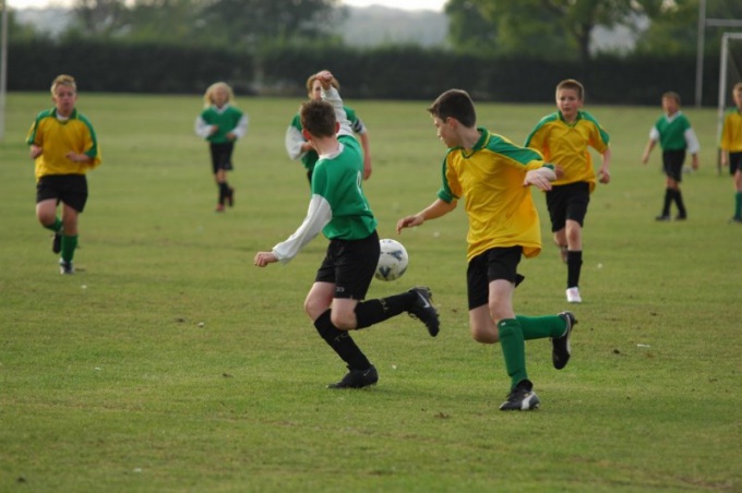 How to teach to play football