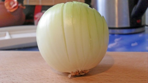 How to finely chop onions