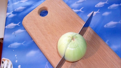 How to finely chop onions