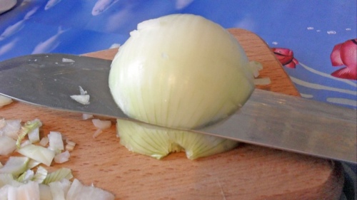 How to finely chop onions