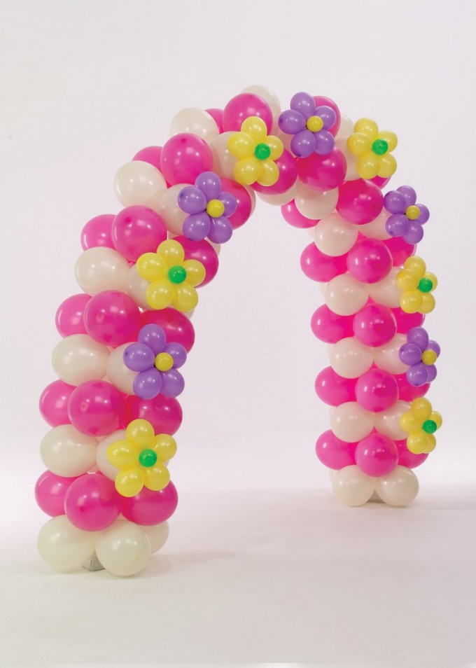 How to weave a garland of balloons