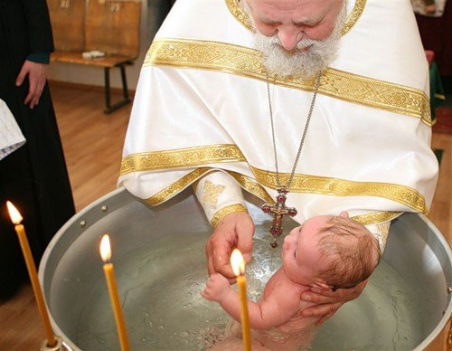 Почему крестят детей