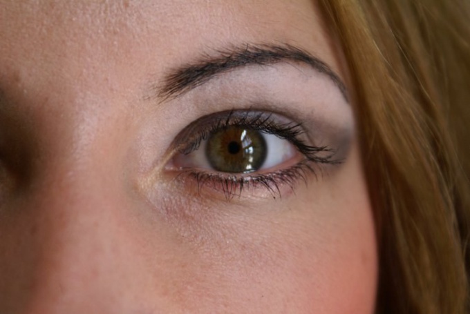 Как подчеркнуть зеленый цвет глаз
