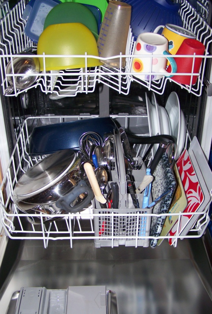 Как мыть посуду в посудомоечной машине