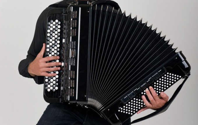 How to learn to play the accordion