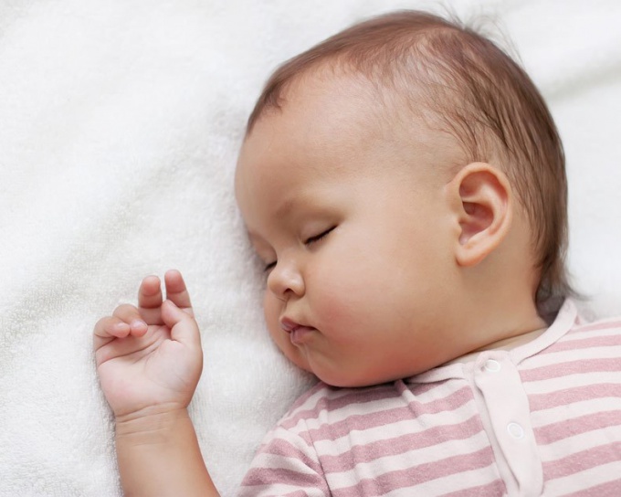 Как приучить младенца спать