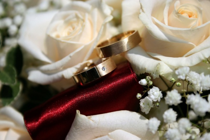 Как оригинально преподнести свадебное кольцо