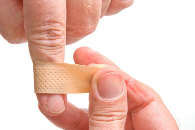 How to treat a wound on your finger