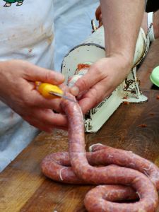 Как делать домашнюю колбасу