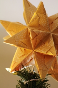 В старину вифлеемская звезда украшала рождественскую ель в каждом доме