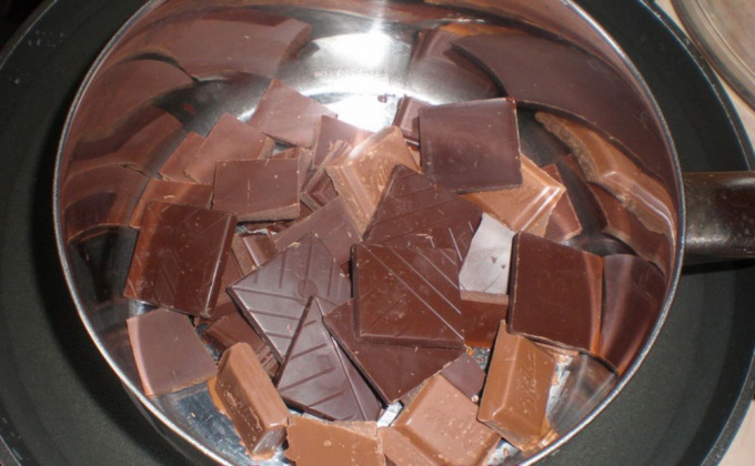 How to melt chocolate in a water bath