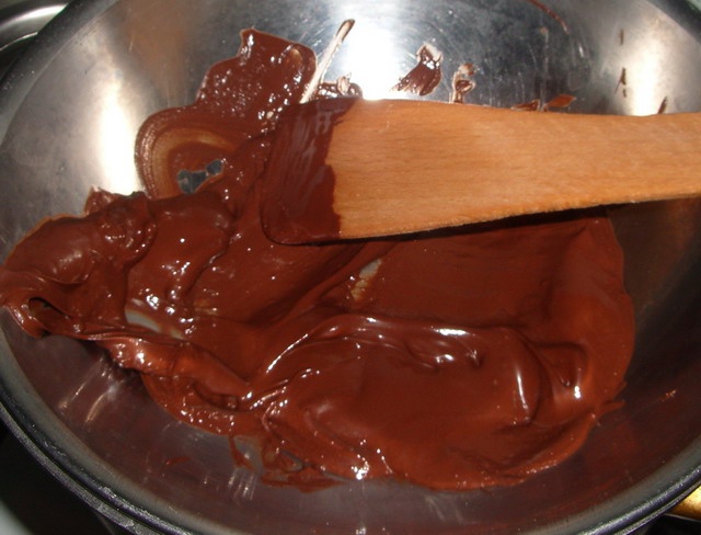 How to melt chocolate in a water bath
