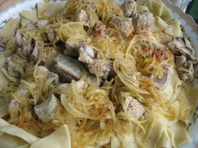 Beshbarmak can be prepared from beef, pork, horse meat and even chicken