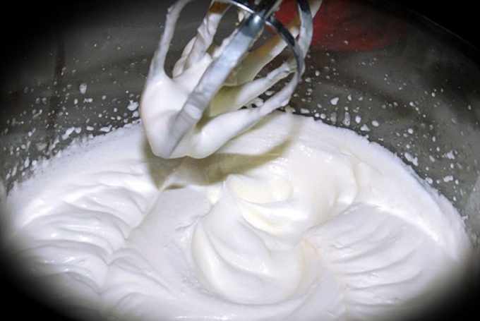 How to make whipped <strong>cream</strong>