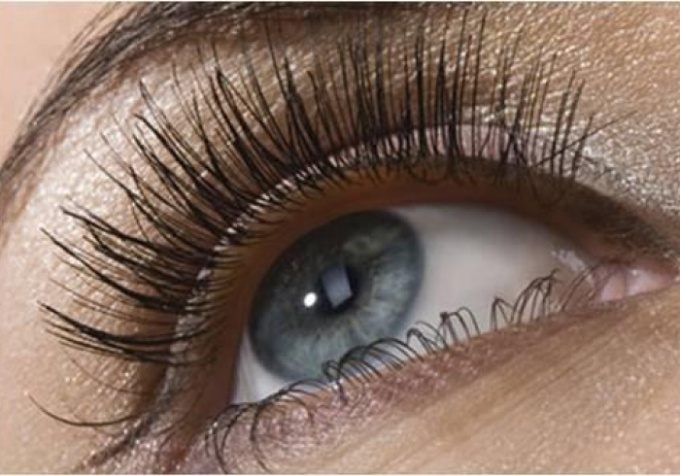 How to remove extended lashes at home