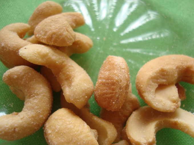 The cashew nuts are ideal for snacking!