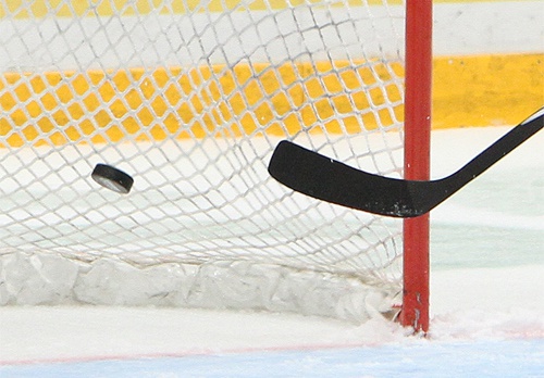 How to throw the puck