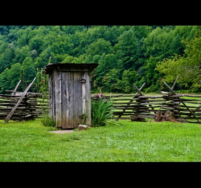 How to build a toilet at dacha with his hands