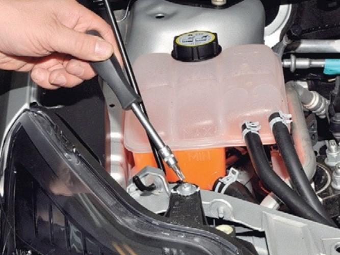 How to change <em>light bulb</em> in a Ford focus