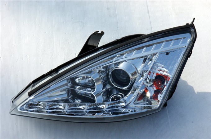 How to change <em>light bulb</em> in a Ford focus