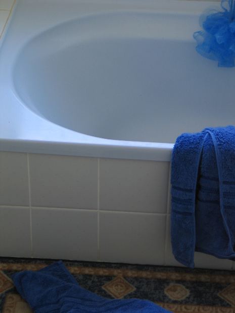 Чугунная ванна обладает множеством достоинств - от низкой цены до высоких эксплуатационных свойств