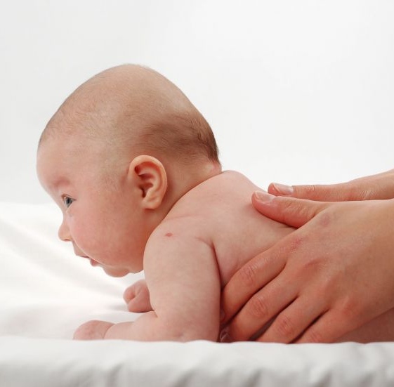 Как делать клизму грудному ребёнку