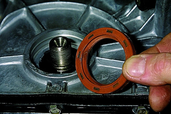 How to change the oil seal on the engine