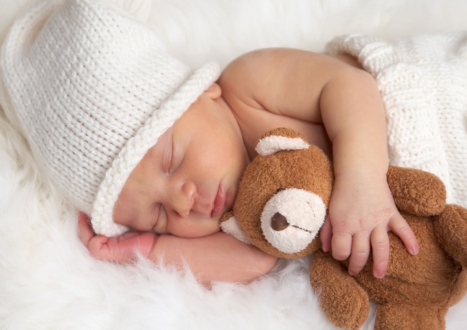 Как укладывать ребенка спать без слез