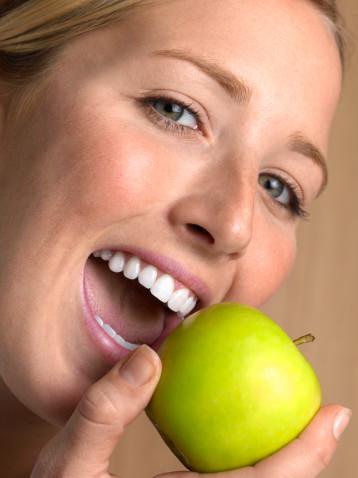 Как укреплять эмаль зубов