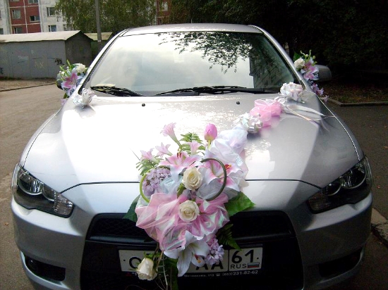 How to decorate a car for a wedding