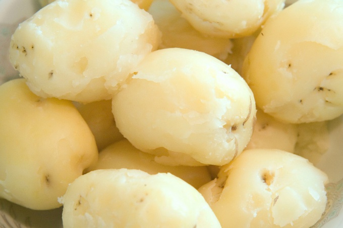 Классический химический опыт - определение наличия крахмала в картошке