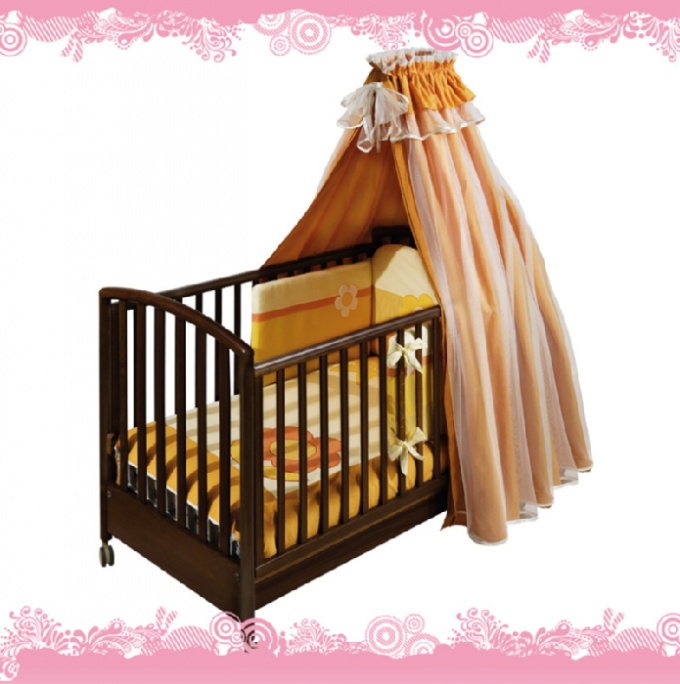 How to hang a canopy on the crib