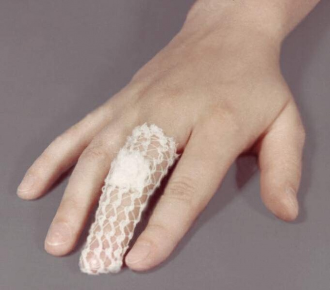 How to bandage a finger