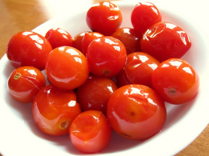 Как солить помидоры