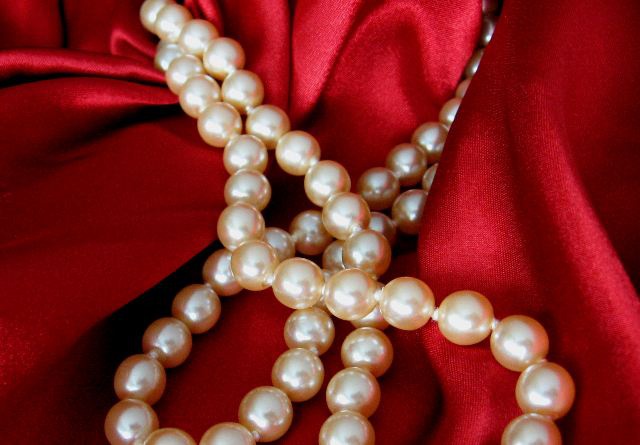 How to clean pearls