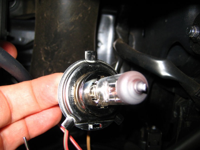How to replace <strong>lamp</strong> Hyundai Accent