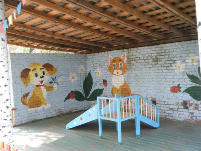 How to decorate the porch of the kindergarten