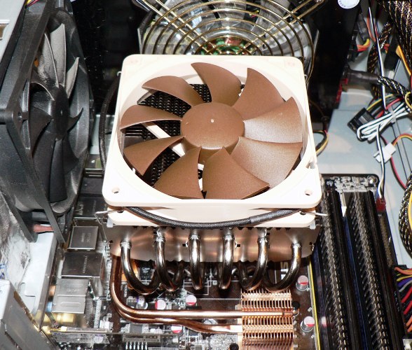 It looks like the cooler on the motherboard