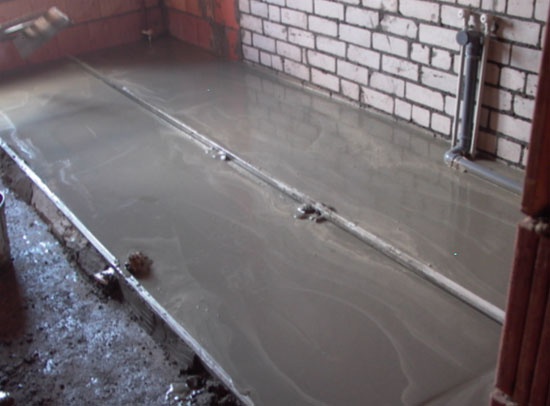 Как заливать бетонный пол